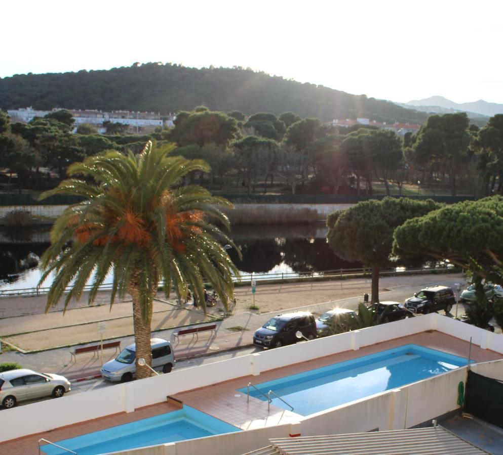 Estudio Primera Linea De Mar Con Piscina Y Parking Apartment Platja d'Aro Exterior photo